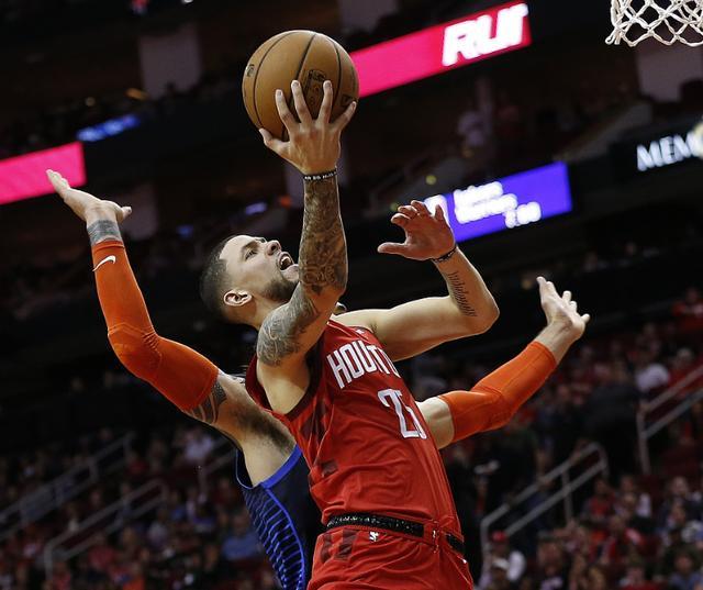 关于江畔雷霆队鏖战剑门金雕队，篮球巡回赛守住胜果，替补奇兵立功。冲刺阶段不容有失的信息