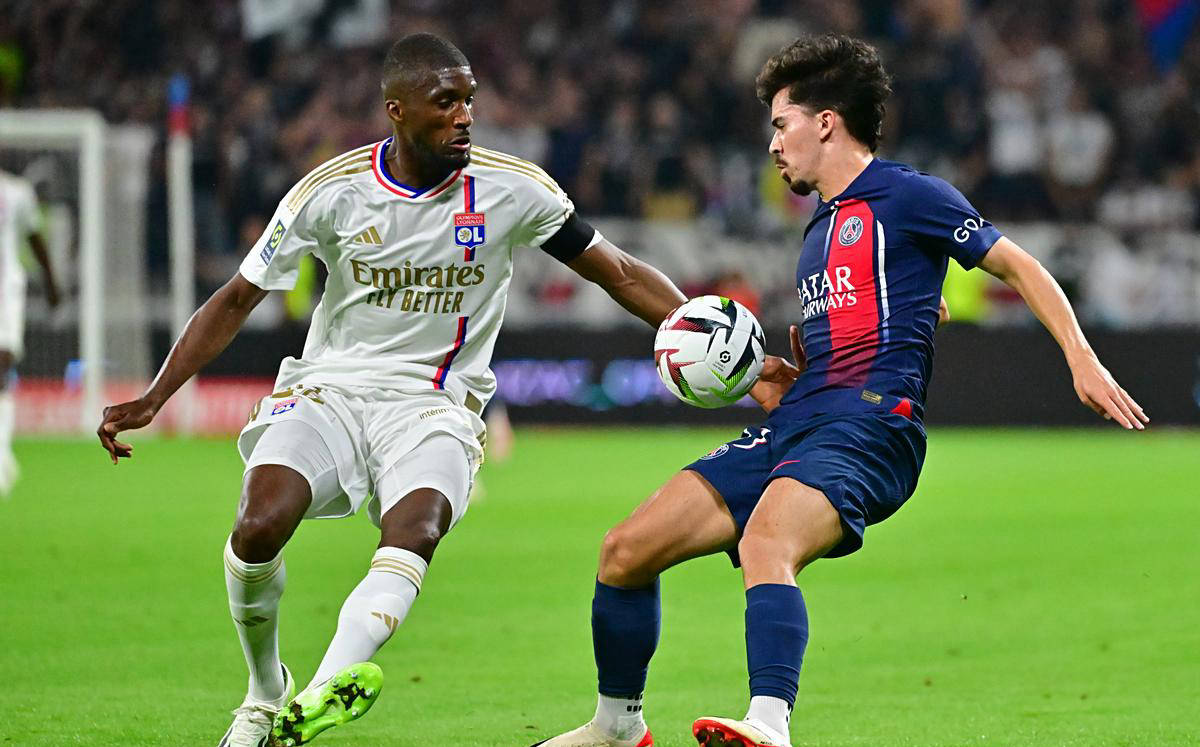 开云官网首页斯图加特训练开放日；加时末段再遭质疑引欢呼；德国杯在即；赛季目标并未改变的简单介绍